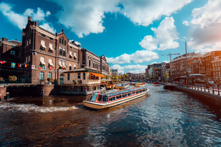 Les 10 plus Beaux Canaux et Voies Navigables d’Amsterdam
