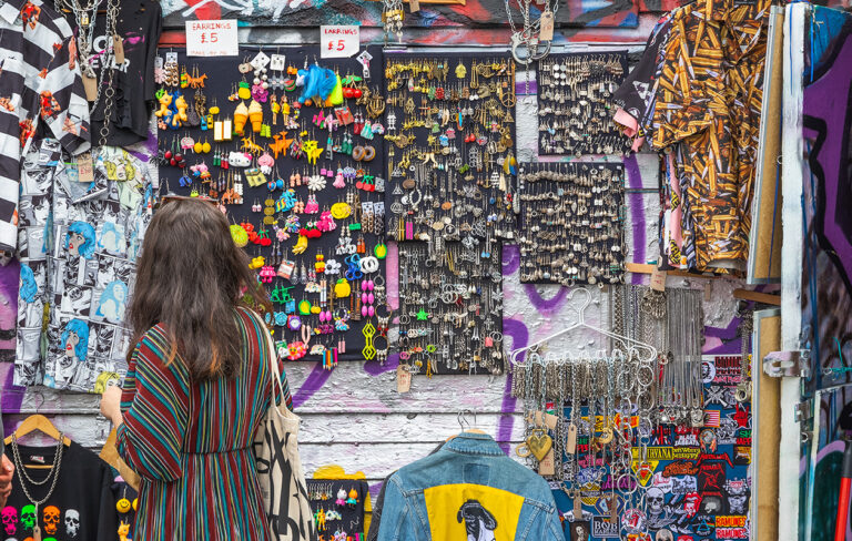 Top 10 Souvenirs et Cadeaux Originaux Incontournables à Rapporter de Londres