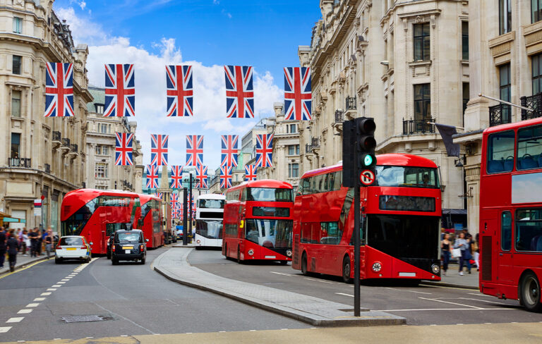 Bus À Londres : Le Guide Ultime 2025 Pour Maîtriser Le Réseau Tfl (Oyster, Contactless, Hopper Fare)